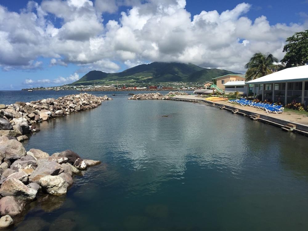 Bird Rock Beach Hotel Basseterre Exterior foto