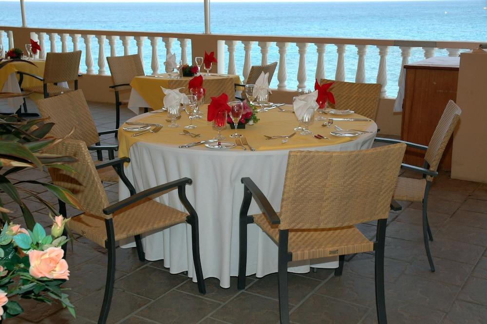 Bird Rock Beach Hotel Basseterre Exterior foto